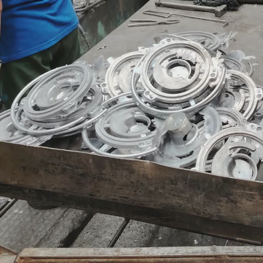 Series production castings · Piese turnate în serie