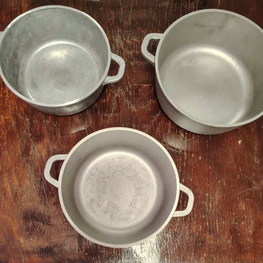 Cast aluminium cookware · Vase din aluminiu turnat